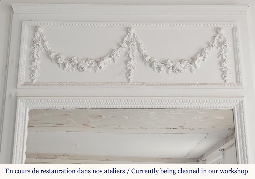 Trumeau de style Louis XVI décoré d'une guirlande de fleurs Trumeau de style Louis XVI décoré d'une guirlande de fleurs-1