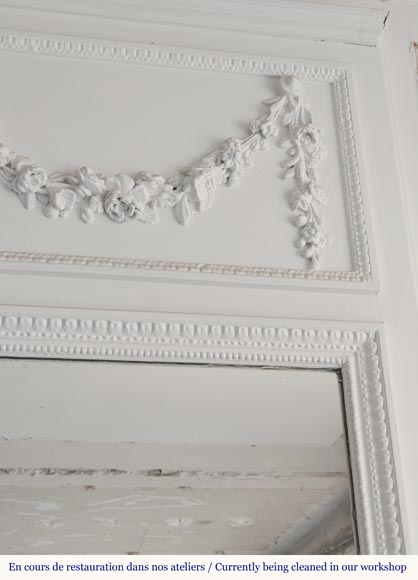 Trumeau de style Louis XVI décoré d'une guirlande de fleurs Trumeau de style Louis XVI décoré d'une guirlande de fleurs-2