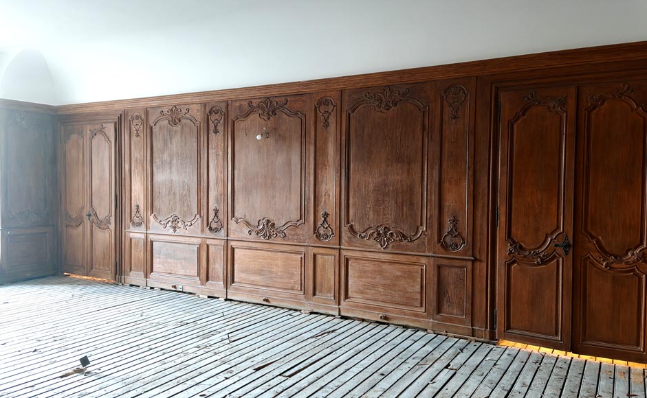 Boiserie de style Louis XV en chêne sculpté avec des éléments anciens Boiserie de style Louis XV en chêne sculpté avec des éléments anciens-3