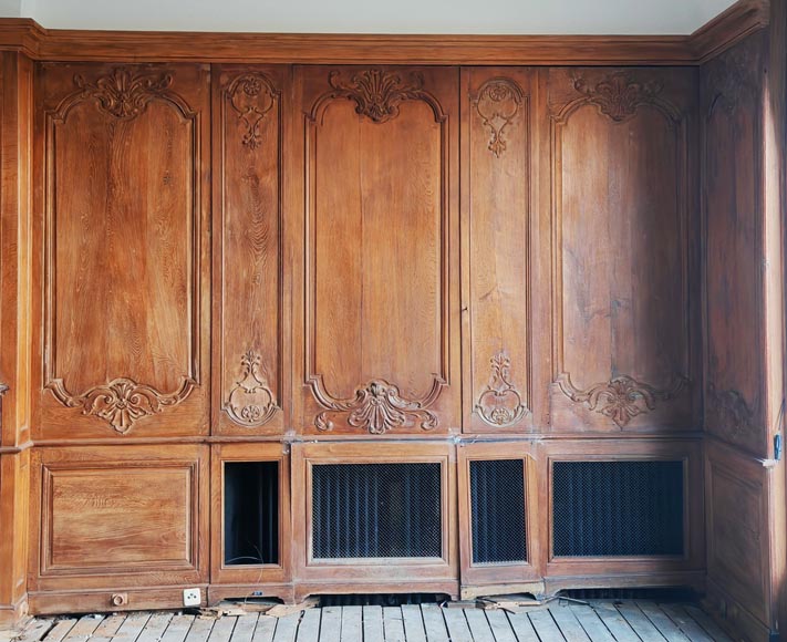 Boiserie de style Louis XV en chêne sculpté avec des éléments anciens Boiserie de style Louis XV en chêne sculpté avec des éléments anciens-6