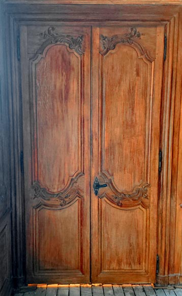 Boiserie de style Louis XV en chêne sculpté avec des éléments anciens Boiserie de style Louis XV en chêne sculpté avec des éléments anciens-7