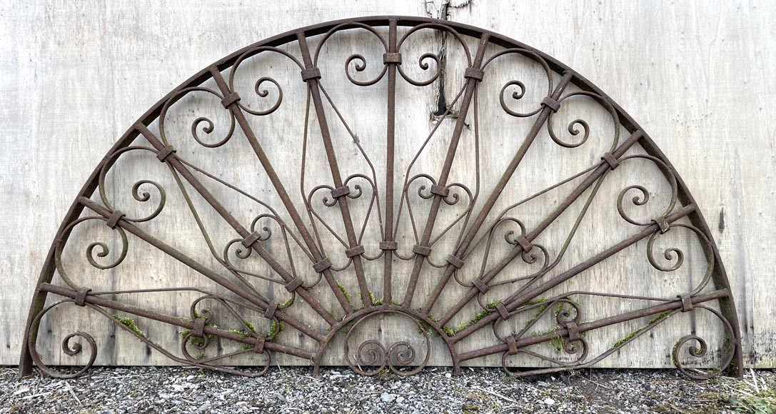 Trois Portails Ouvrants en Fer Forgé avec Châssis – Vers 1850 Trois Portails Ouvrants en Fer Forgé avec Châssis – Vers 1850-5