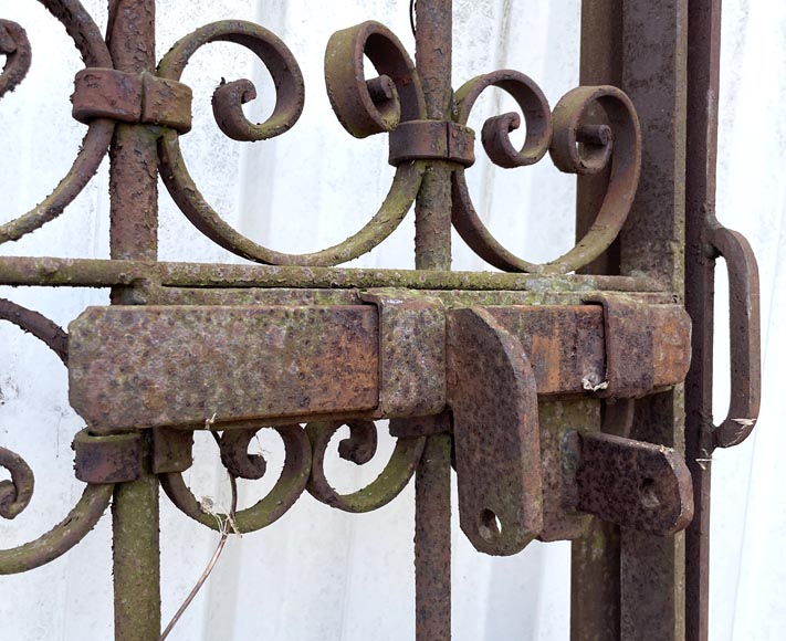 Trois Portails Ouvrants en Fer Forgé avec Châssis – Vers 1850 Trois Portails Ouvrants en Fer Forgé avec Châssis – Vers 1850-10