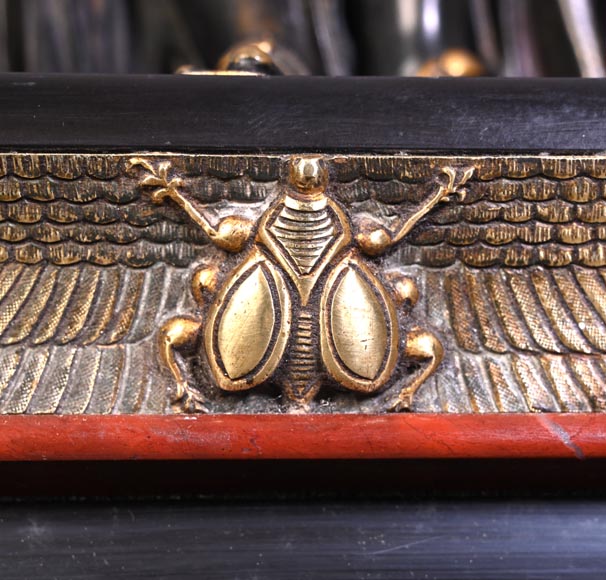 Emile Hébert et Georges Servant, Pendule de style Égyptomanie, XIXe siècle Emile Hébert et Georges Servant, Pendule de style Égyptomanie, XIXe siècle-8