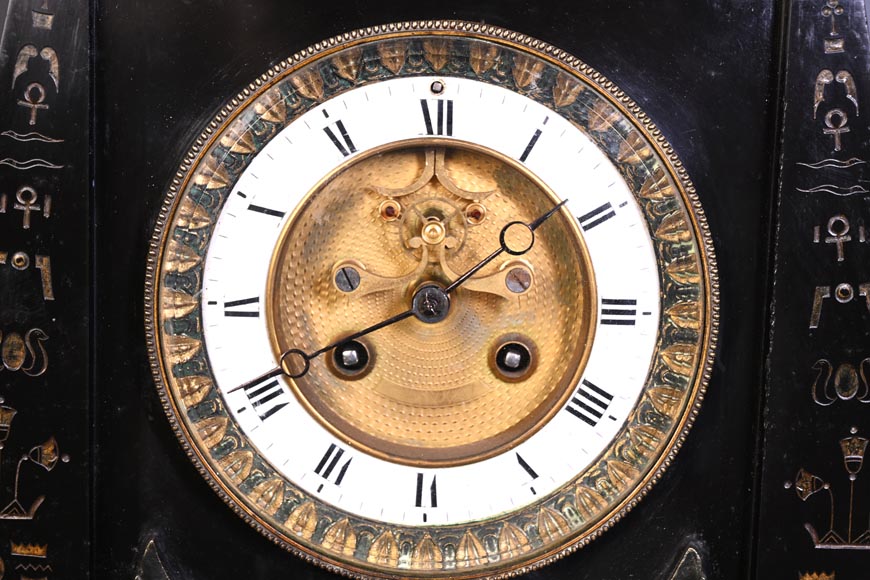 Emile Hébert et Georges Servant, Pendule de style Égyptomanie, XIXe siècle Emile Hébert et Georges Servant, Pendule de style Égyptomanie, XIXe siècle-10