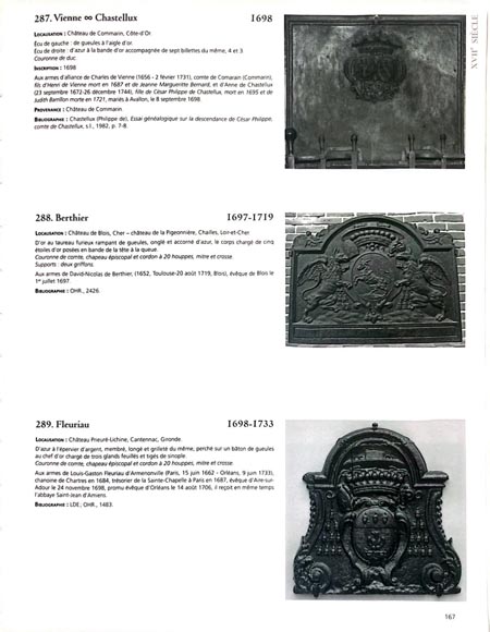 Importante plaque de cheminée aux armoiries de David-Nicolas de Berthier, au taureau encadré de deux griffons Importante plaque de cheminée aux armoiries de David-Nicolas de Berthier, au taureau encadré de deux griffons-9