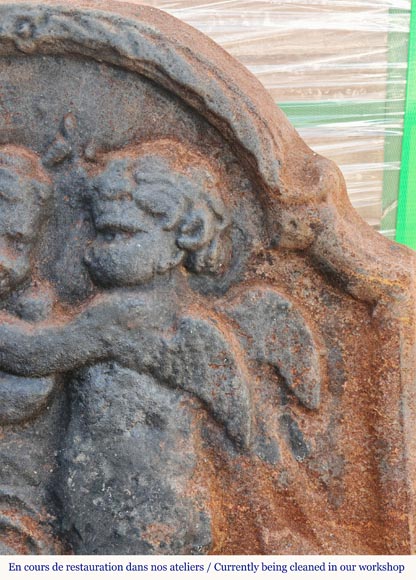 Petite plaque d'époque Louis XV aux putti Petite plaque d'époque Louis XV aux putti-3