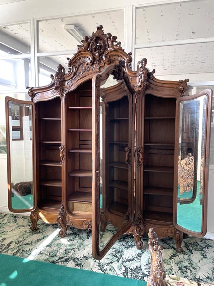 Chambre à coucher en noyer de style Louis XV Chambre à coucher en noyer de style Louis XV-17