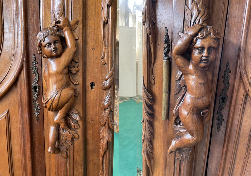 Chambre à coucher en noyer de style Louis XV Chambre à coucher en noyer de style Louis XV-22