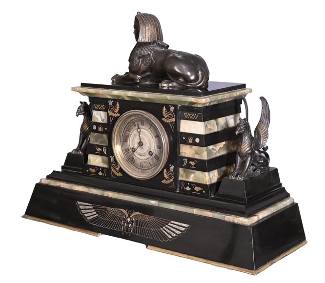 Garniture de cheminée égyptomanie en marbre noir, onyx vert et bronze doré Garniture de cheminée égyptomanie en marbre noir, onyx vert et bronze doré-2