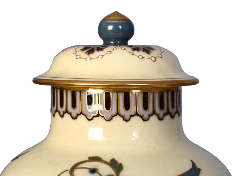 CARRIER-BELLEUSE Albert-Ernest — Vase couvert en porcelaine émaillée de Sèvres CARRIER-BELLEUSE Albert-Ernest — Vase couvert en porcelaine émaillée de Sèvres-3