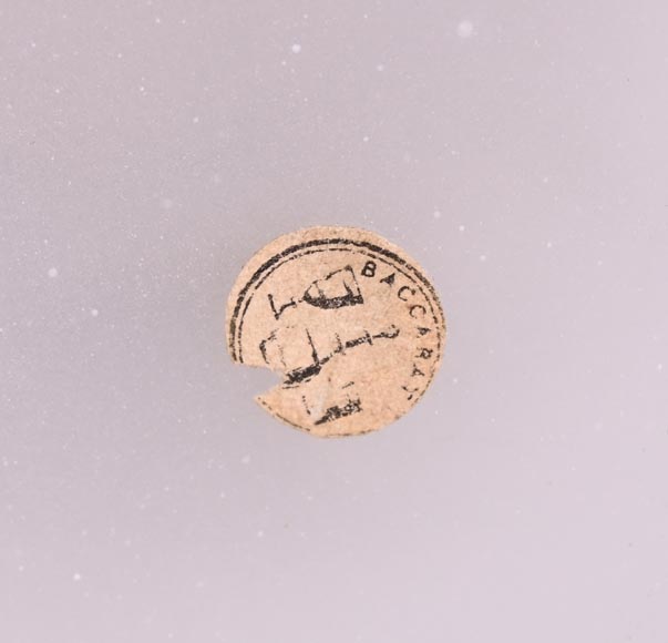 BACCARAT – Paire de vases en opaline blanche à décor japonisant doré BACCARAT – Paire de vases en opaline blanche à décor japonisant doré-10