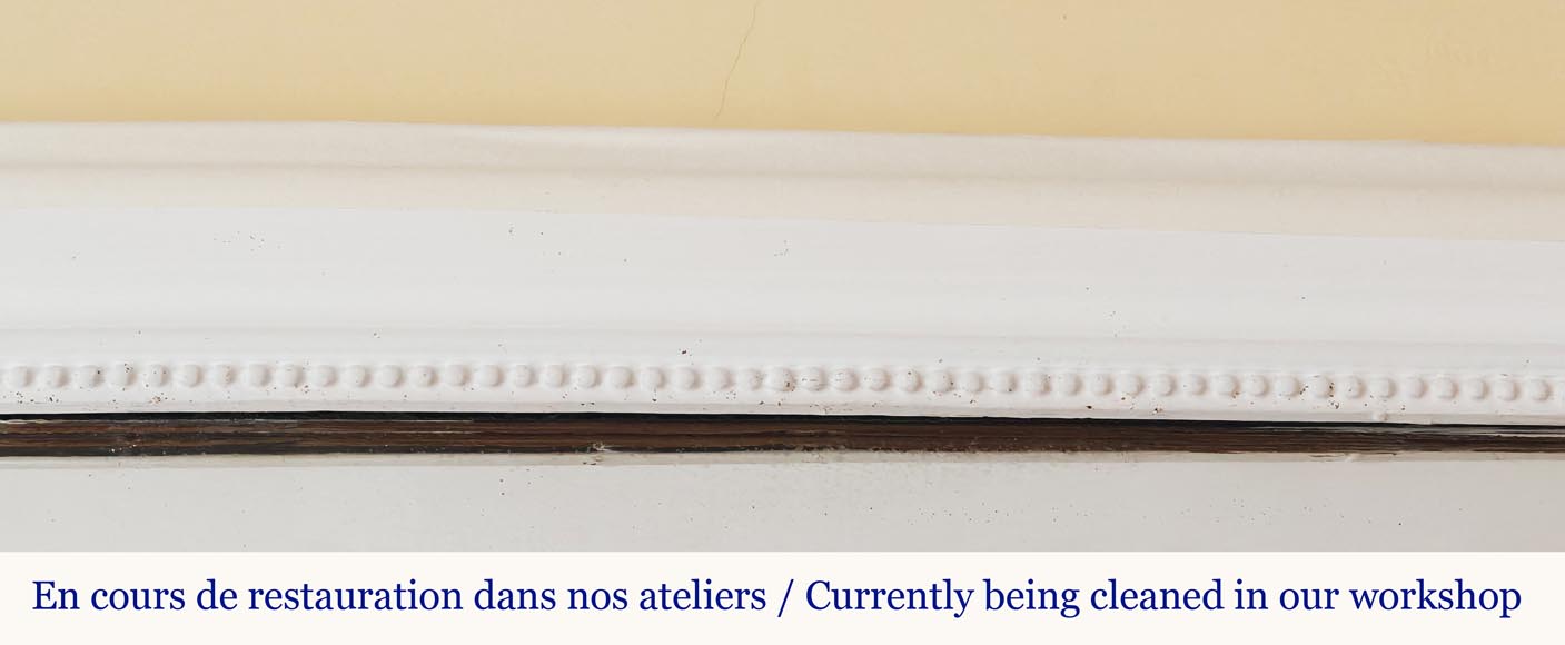 Trumeau style Louis XVI décoré d'un perlé, aux angles arrondis Trumeau style Louis XVI décoré d'un perlé, aux angles arrondis-1