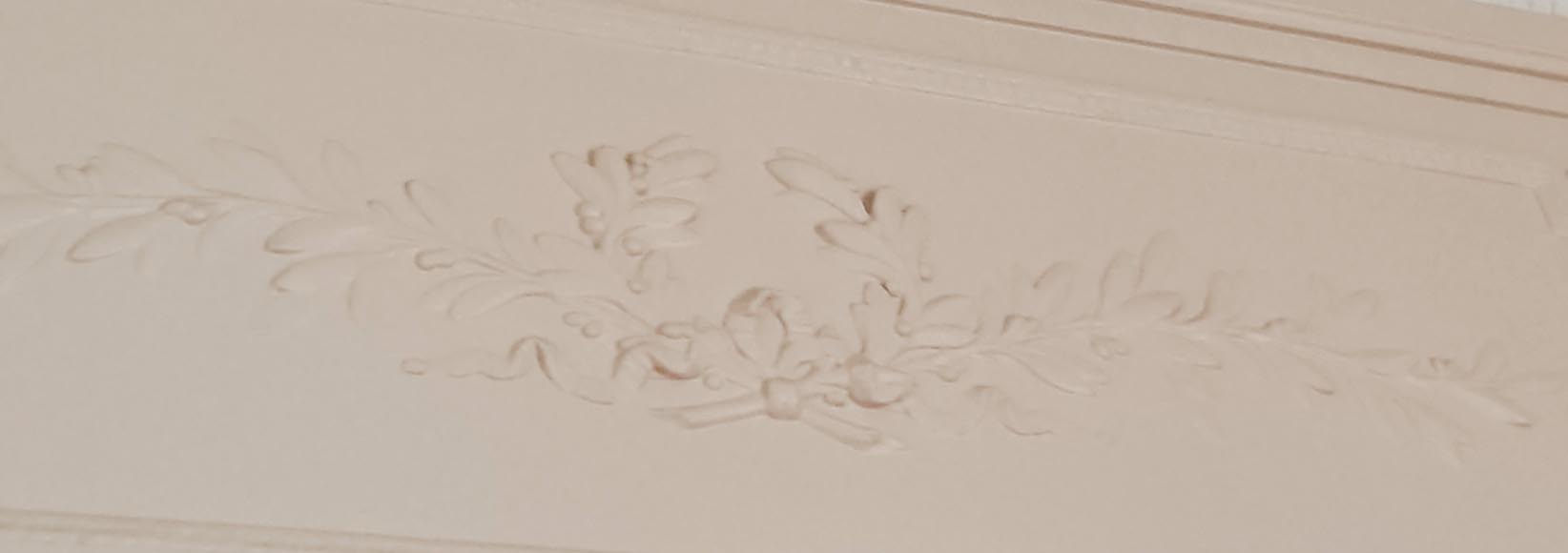 Trumeau de style Louis XVI décoré d'une couronne de laurier Trumeau de style Louis XVI décoré d'une couronne de laurier-2