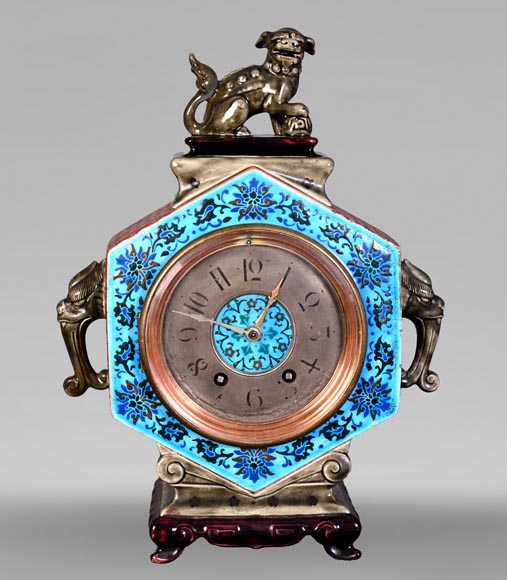 Jules VIEILLARD – Pendule au chien de Fô en faïence polychrome Jules VIEILLARD – Pendule au chien de Fô en faïence polychrome-0