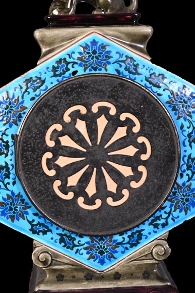 Jules VIEILLARD – Pendule au chien de Fô en faïence polychrome Jules VIEILLARD – Pendule au chien de Fô en faïence polychrome-7