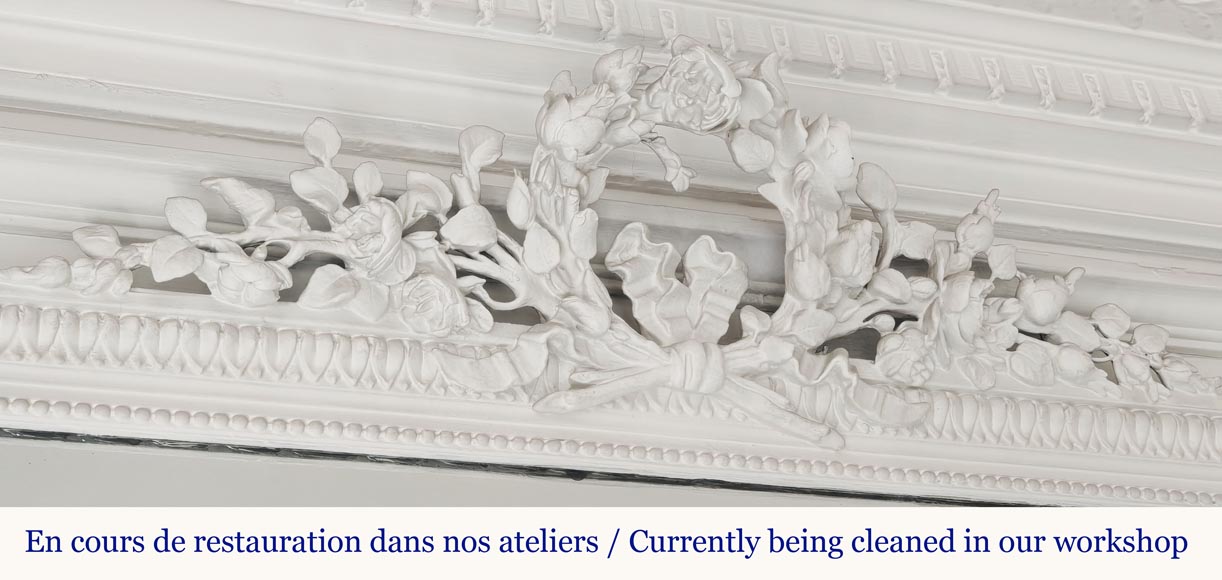 Trumeau de style Louis XVI décoré d'un couronne végétale Trumeau de style Louis XVI décoré d'un couronne végétale-2