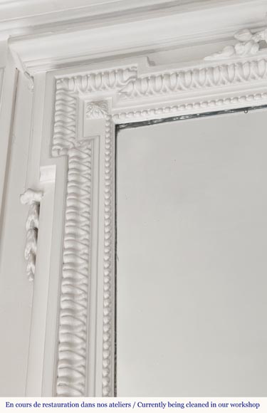 Trumeau de style Louis XVI décoré d'un couronne végétale Trumeau de style Louis XVI décoré d'un couronne végétale-3