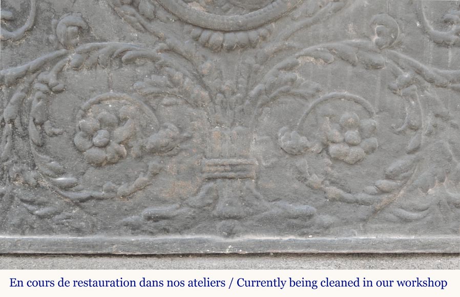 Plaque de cheminée style Louis XVI à décor mythologique Plaque de cheminée style Louis XVI à décor mythologique-4