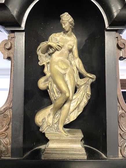 Imposant cabinet néo-Renaissance en noyer, marbre, bronzes dorés et pierres semi-dures Imposant cabinet néo-Renaissance en noyer, marbre, bronzes dorés et pierres semi-dures-4