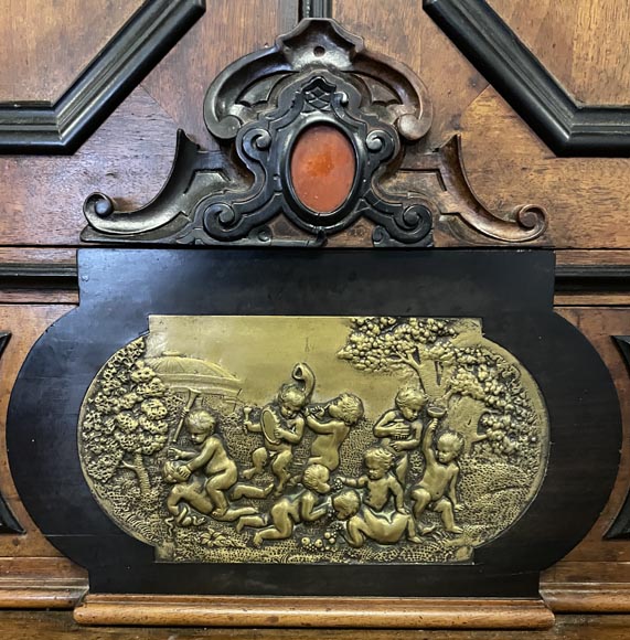 Imposant cabinet néo-Renaissance en noyer, marbre, bronzes dorés et pierres semi-dures Imposant cabinet néo-Renaissance en noyer, marbre, bronzes dorés et pierres semi-dures-7