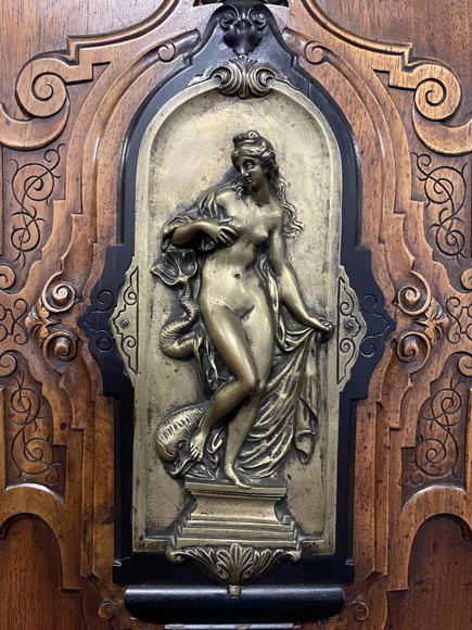 Imposant cabinet néo-Renaissance en noyer, marbre, bronzes dorés et pierres semi-dures Imposant cabinet néo-Renaissance en noyer, marbre, bronzes dorés et pierres semi-dures-8