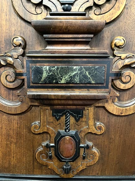 Imposant cabinet néo-Renaissance en noyer, marbre, bronzes dorés et pierres semi-dures Imposant cabinet néo-Renaissance en noyer, marbre, bronzes dorés et pierres semi-dures-9