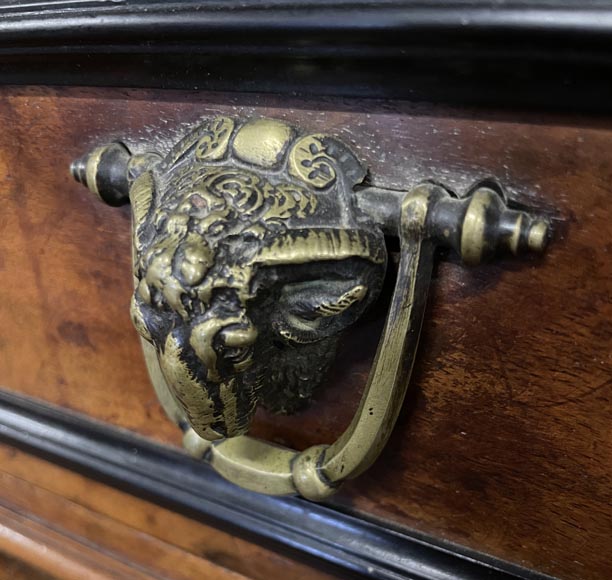 Imposant cabinet néo-Renaissance en noyer, marbre, bronzes dorés et pierres semi-dures Imposant cabinet néo-Renaissance en noyer, marbre, bronzes dorés et pierres semi-dures-12