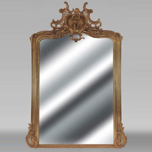 Trumeau doré de style Napoléon III surmonté d'un putto