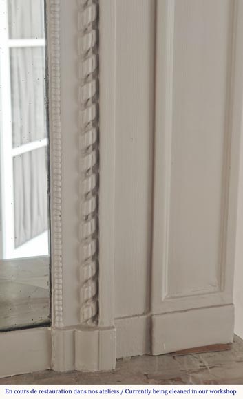 Trumeau de style Louis XVI surmonté d'une couronne de fleur Trumeau de style Louis XVI surmonté d'une couronne de fleur-3