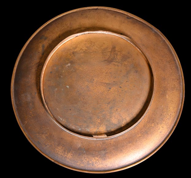 Maison KAYSER SOHN, Personnages de la Renaissance – Paire de plats décoratifs en corviniello, datés 1884 Maison KAYSER SOHN, Personnages de la Renaissance – Paire de plats décoratifs en corviniello, datés 1884-7