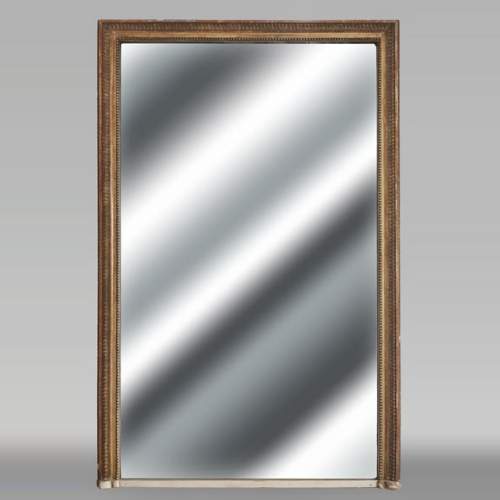 Trumeau style Louis XVI doré, à décor de perle