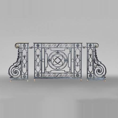 Balcon en fer forgé de style Régence, début du XXᵉ siècle