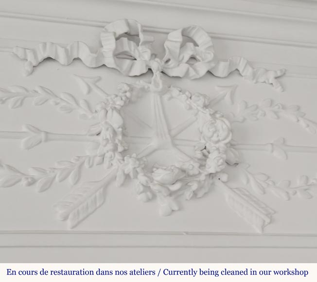 Trumeau de style Louis XVI orné d'une couronne de rose Trumeau de style Louis XVI orné d'une couronne de rose-2