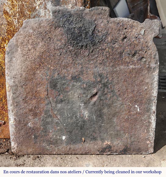 Plaque de cheminée en fonte au armes du Dauphin de France Plaque de cheminée en fonte au armes du Dauphin de France-5