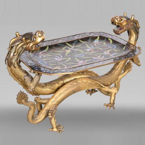 Présentoir d’apparat d’époque Qianlong (1736-1795) en forme de dragon, bronze doré, émail champlevé