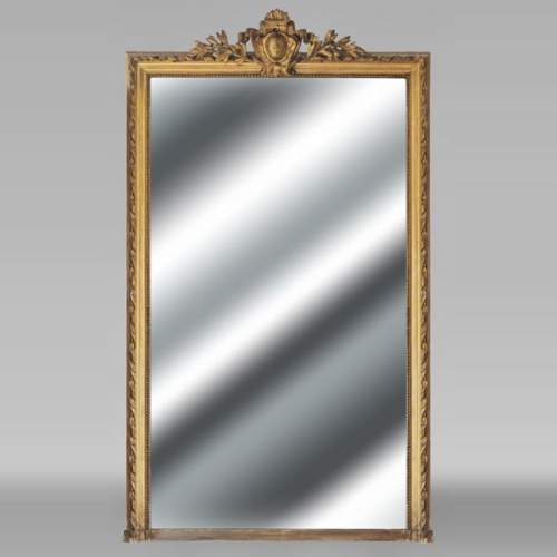 Trumeau de style Louis XVI doré, orné d'un blason