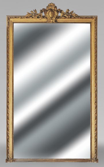 Trumeau de style Louis XVI doré, orné d'un blason Trumeau de style Louis XVI doré, orné d'un blason-0