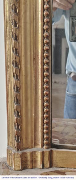 Trumeau doré de style Louis XVI surmonté d'un ruban noué Trumeau doré de style Louis XVI surmonté d'un ruban noué-3