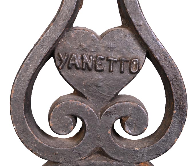 Paire de chenets en fonte à figures populaires Paire de chenets en fonte à figures populaires