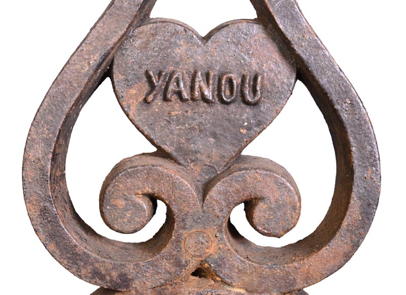 Paire de chenets en fonte à figures populaires Paire de chenets en fonte à figures populaires