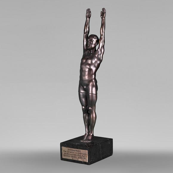 « Nageur », statuette en métal patiné « Nageur », statuette en métal patiné-0