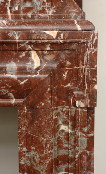 Cheminée en marbre de style Louis XIV à acrotère Cheminée en marbre de style Louis XIV à acrotère-3