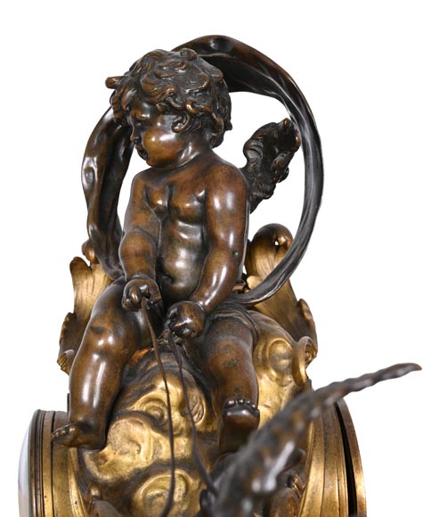 Pendule de style rococo au chiffre de Louis XV, bronze doré et patiné Pendule de style rococo au chiffre de Louis XV, bronze doré et patiné-6