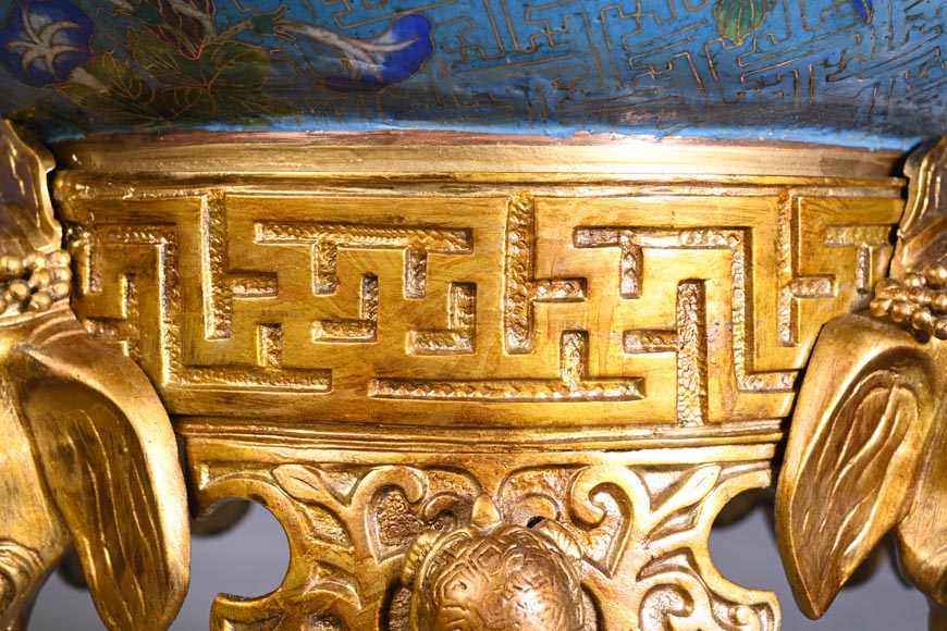 Ferdinand BARBEDIENNE – Cache-pot japonisant en bronze doré et émaux cloisonnés Ferdinand BARBEDIENNE – Cache-pot japonisant en bronze doré et émaux cloisonnés-10