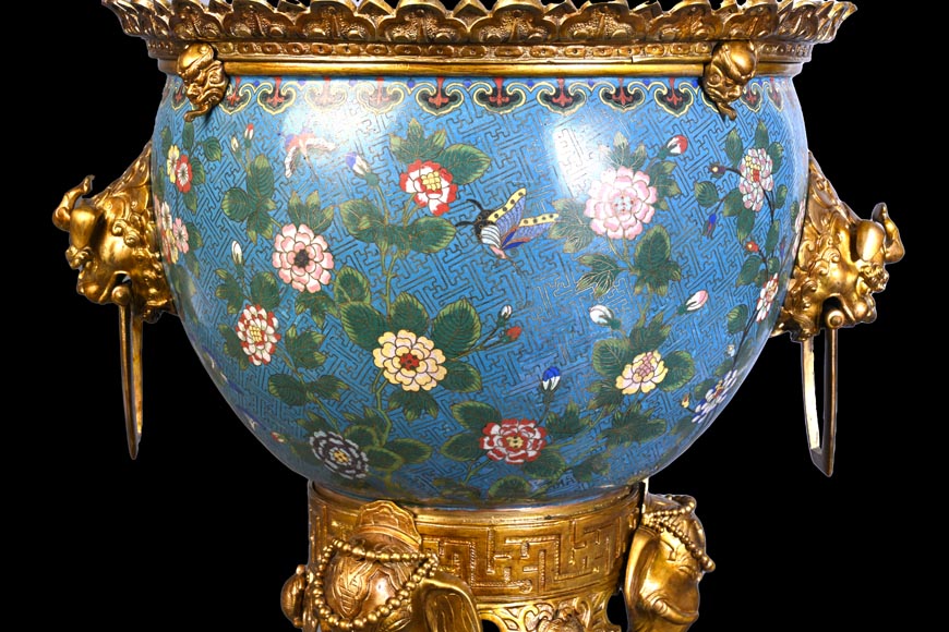 Ferdinand BARBEDIENNE – Cache-pot japonisant en bronze doré et émaux cloisonnés Ferdinand BARBEDIENNE – Cache-pot japonisant en bronze doré et émaux cloisonnés-12