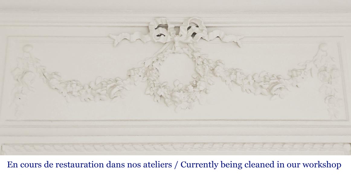 Trumeau de style Louis XVI décoré d'une couronne de fleur Trumeau de style Louis XVI décoré d'une couronne de fleur-1