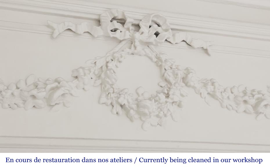 Trumeau de style Louis XVI décoré d'une couronne de fleur Trumeau de style Louis XVI décoré d'une couronne de fleur-2