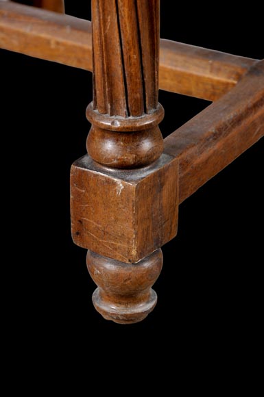 Suite de 12 chaises néo-gothiques présentant quatre types de dossiers ajourés différents Suite de 12 chaises néo-gothiques présentant quatre types de dossiers ajourés différents-9