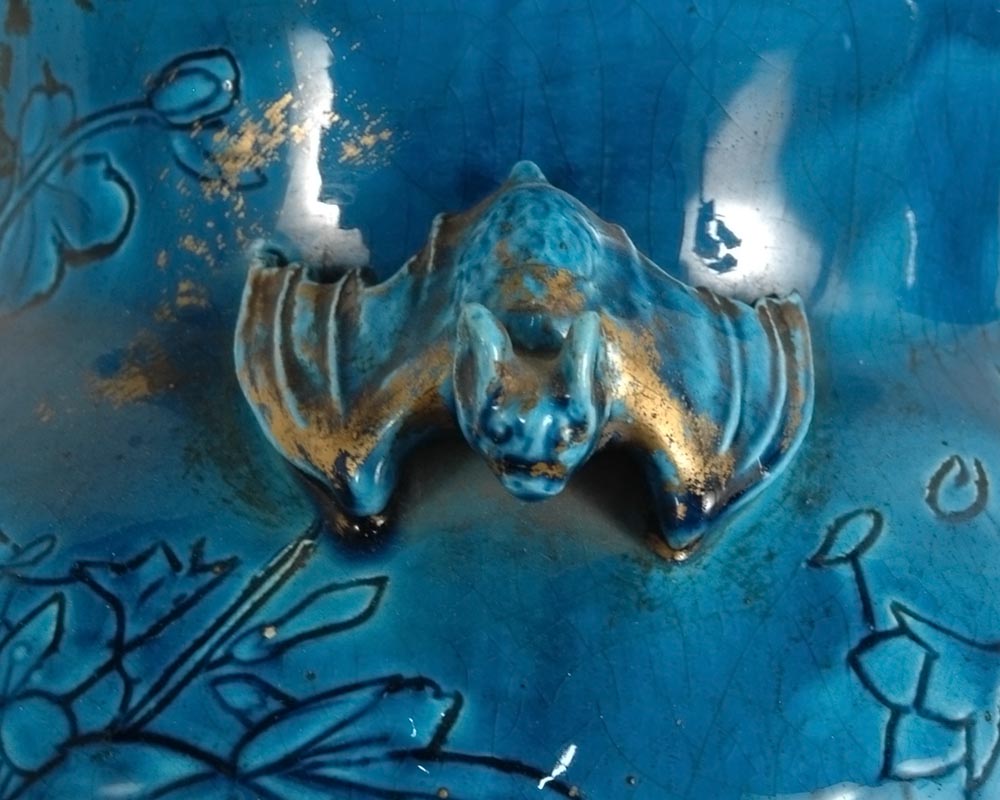 Manufacture de Longwy Paire de vases à décor extrême-oriental en faïence Manufacture de Longwy Paire de vases à décor extrême-oriental en faïence-3